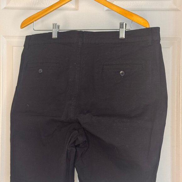 Saks Fifth Avenue Men's Black Cotton Flat-front Shorts w/ a 7" Inseam - Picture 2 of 4